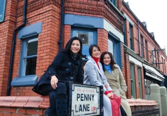 TVB3位当家花旦同框，英国街头一起拍照，网友：又是波回忆杀