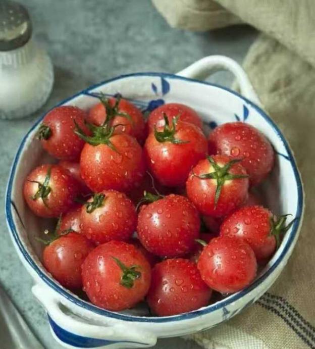 vc粉和身体乳发黄