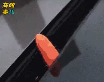 不要让孩子把头伸出车窗之外