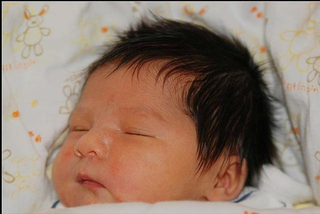 德国老公两次陪产，被迫签发生死状，中国妈妈连创两个顺产奇迹