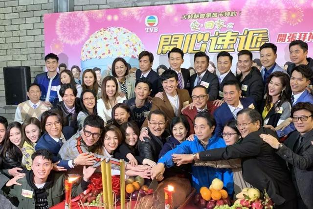 TVB小鲜肉晒合照被指搭上落选港姐 凭处境剧一角备受关注