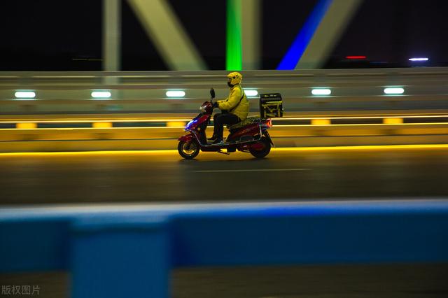 除了李佳琦薇娅和欧莱雅的爱恨情仇，我们还应该关注这件事