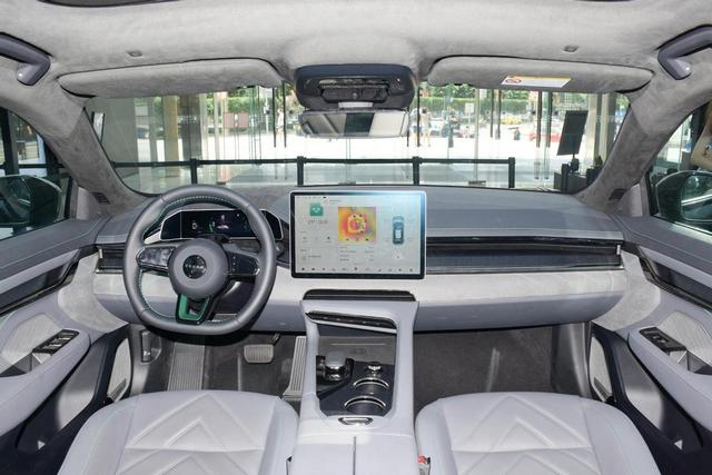 零百3.8秒，续航712km，28.1万起，详解自主高端电动车极氪001