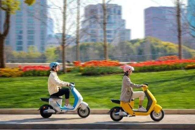 哈啰，押注两轮电动车