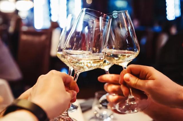 偷走你“寿命”的5种坏习惯，熬夜登上榜单前列，赶快改正吧