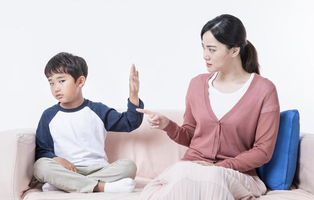 “精致穷”式养娃蔓延，你的狼狈旁人早看穿，娃受到的伤害也不小