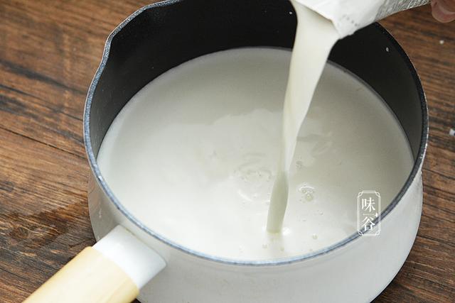 白露后要常吃杏仁，煮一煮冻一冻，做成豆腐香甜爽滑，全家都爱吃