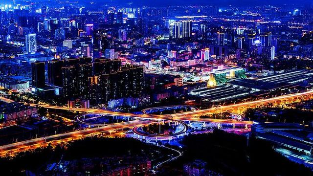 云南将建4个中心城市，构建一主三辅的发展格局，实现均衡发展