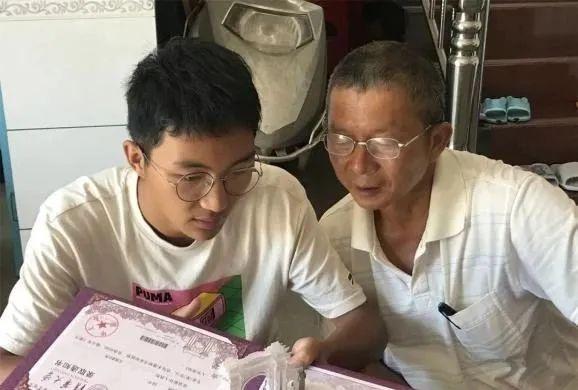 谁说家里穷的孩子不能成才！在教育中，父母比任何因素都重要