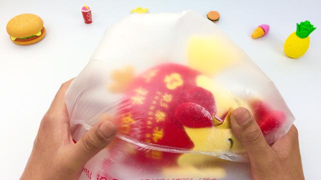 清理这样的毛绒玩具,不用一滴水,只需一些食盐就能轻松去污杀菌