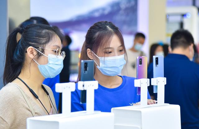 手机市场风云变幻：vivo、OPPO领跑，荣耀“挑翻”小米