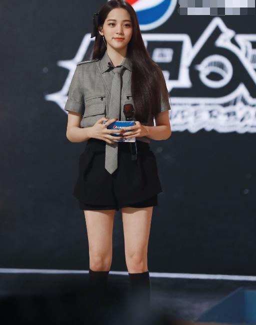 欧阳娜娜aj(欧阳娜娜aj穿搭)