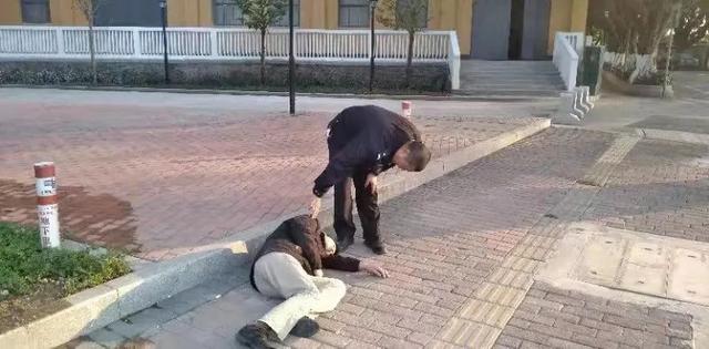 「最新」男朋友生气胃疼晕倒（男朋友生气胃疼晕倒急救）_1