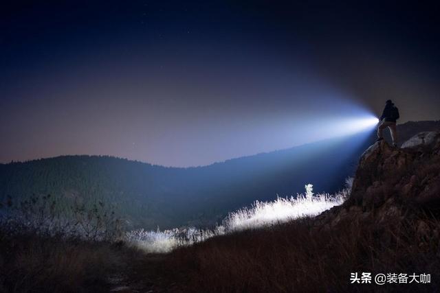 这款三眼小钢炮竟有18000流明——Lumintop雷明兔GT3手电
