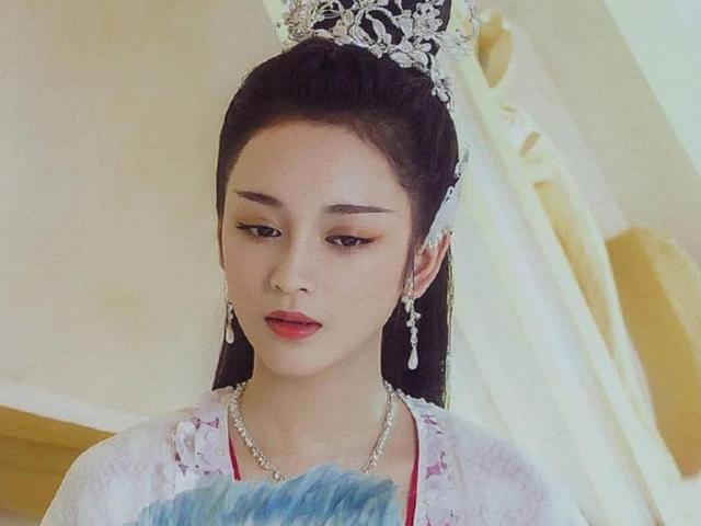 这6个明星明明是纯天然，却像极了整容脸，你看走眼几个？