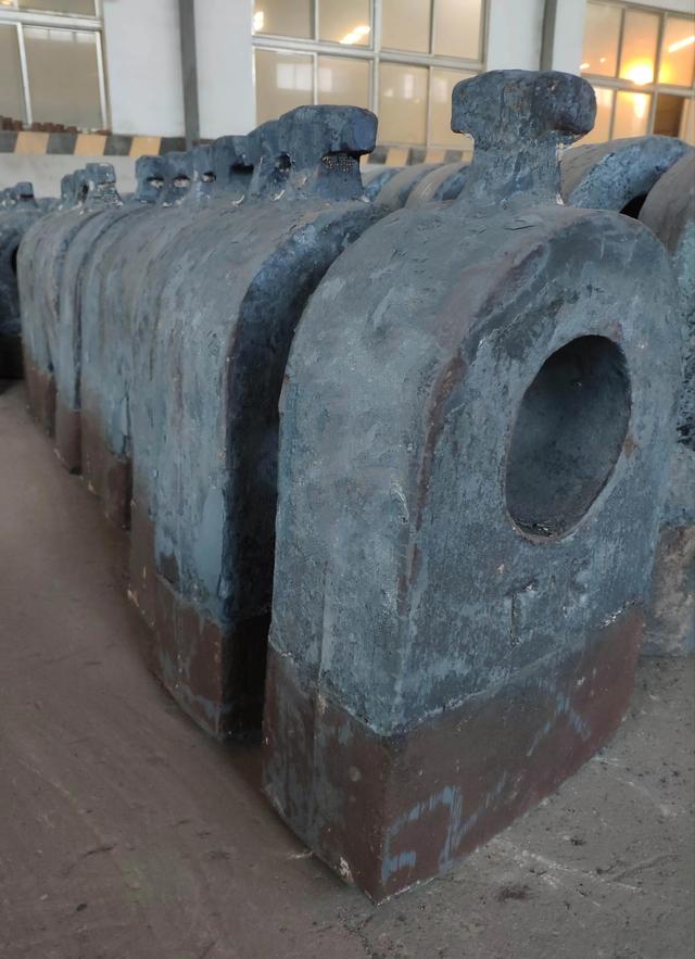 制砂机双金属合金锤头立足市场