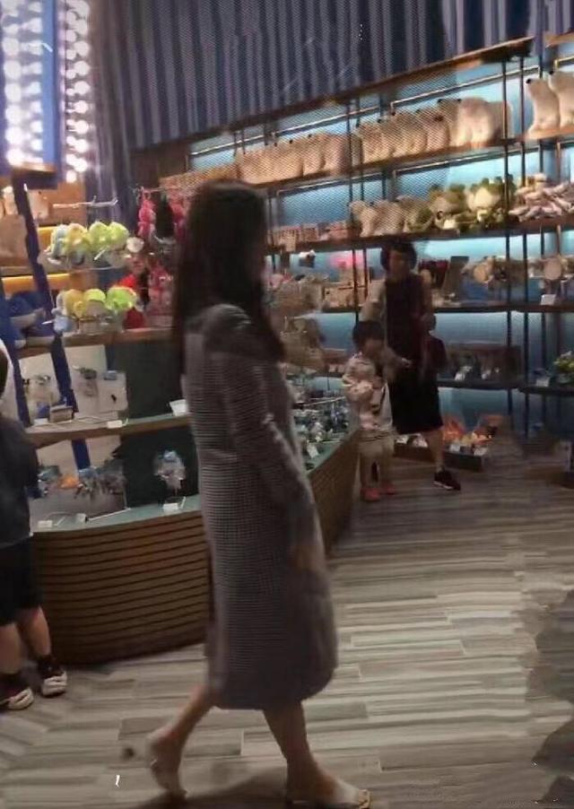 霍思燕怀孕:霍思燕哭诉没办婚礼，杜江瞬间红了眼眶，怀孕8个月时才领证？