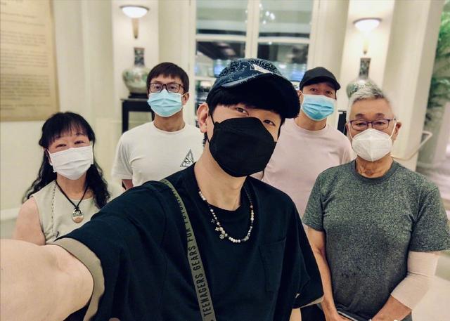 林俊杰发夜骑照片，定位新加坡，澄清不是福建疫情疑似源头林某杰