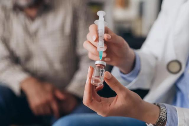 澳洲免费上门接种开始实施，主要覆盖华人区，预约就能在家打疫苗