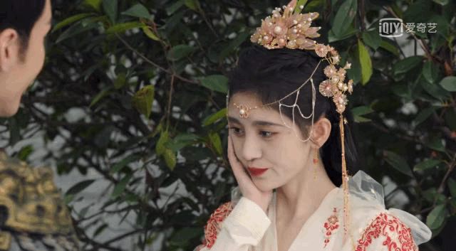 眉毛八字的女人