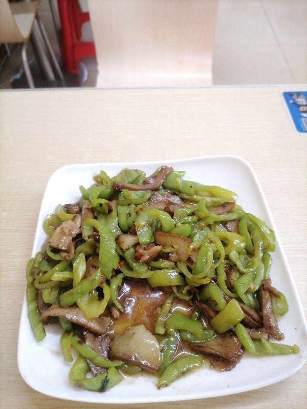 回鍋肉用豬頭肉炒你見過嗎