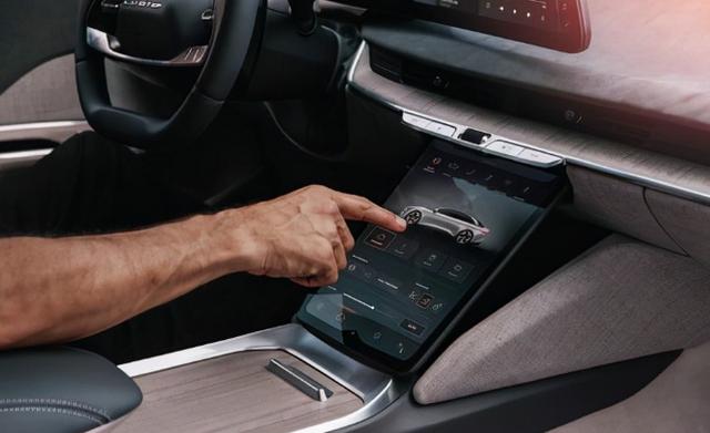 新纯电动公司首款车型交付，号称续航超过特斯拉，达到900公里