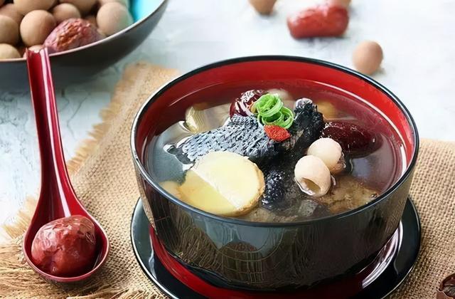 秋冬女性手脚寒凉，多吃这6种食物，每天元气满满