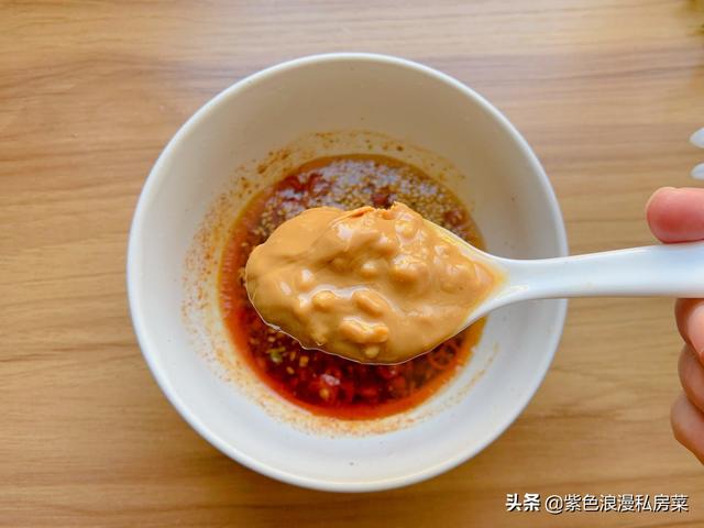 孩子最近迷上这道早餐，酸辣开胃，每一口都裹满酱汁，香到舔碗底