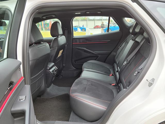 试驾EVOS，捅破传统燃油车的天花板，福特要做先行者？