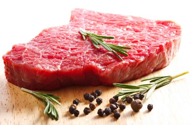 年龄大应该少吃肉，还是多吃肉？上了年纪后，不妨多吃2种肉