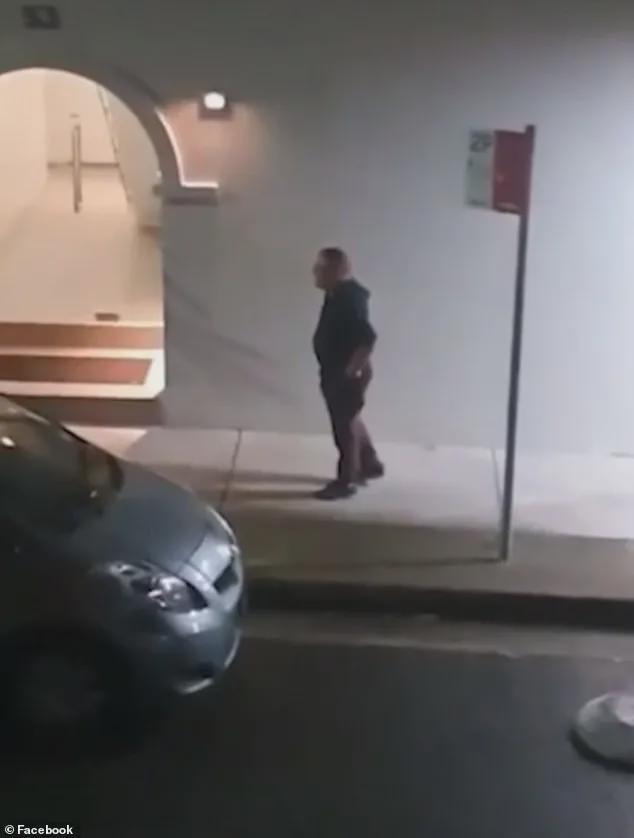 悉尼男子在大街上裸奔，竖中指！还大闹披萨店！网友：太坏了