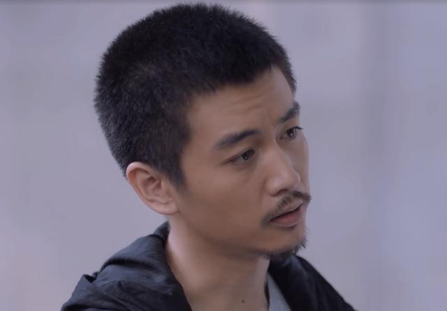 《突围》口碑不如《人民的名义》，两人选角失误，被一人害惨