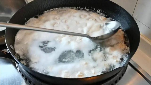 燉排骨的浮沫是什么？燉排骨的浮沫可以吃嗎，看完這文章再做決定