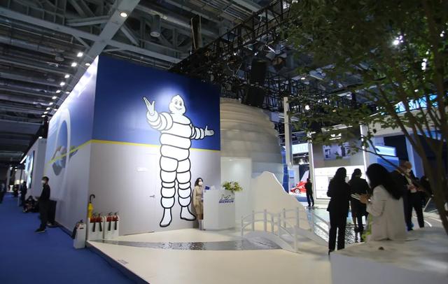 第四届进博会首日，2.1汽车馆越来越有科技范了