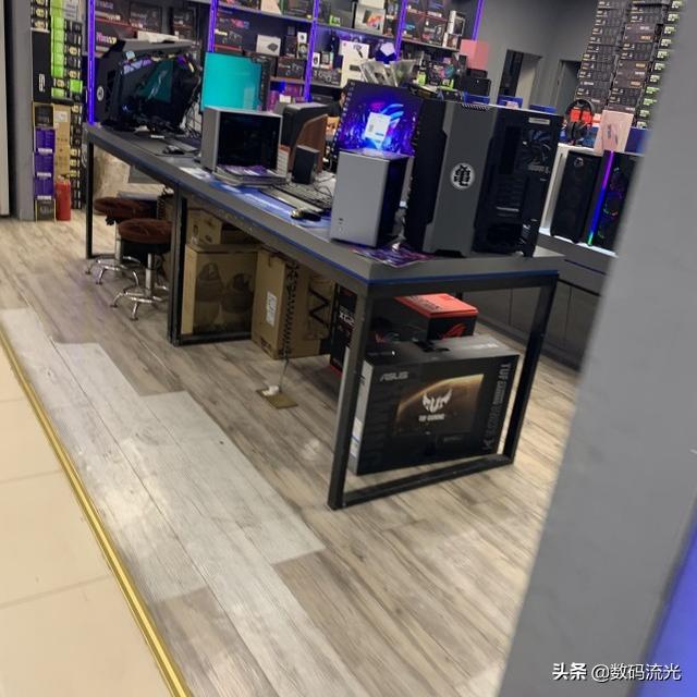 cpu上到顶，电脑配置让人羡慕，一台主机快赶上我半年工资了
