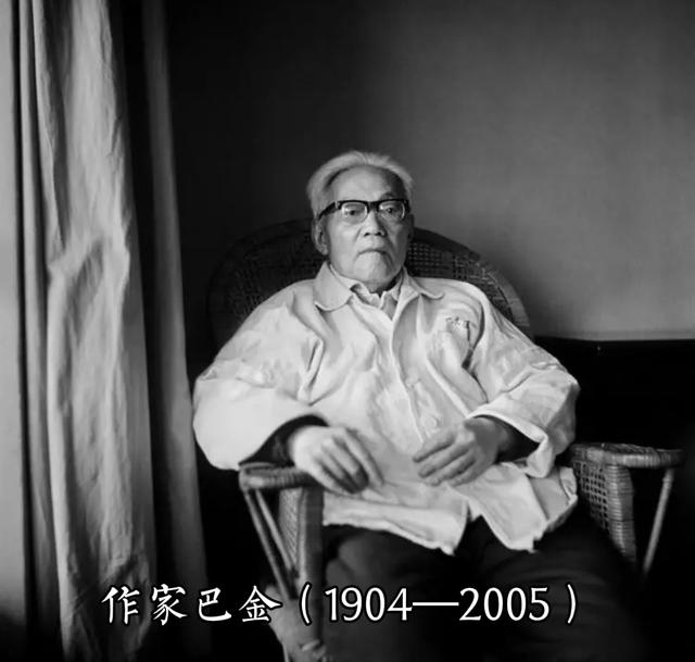七年教龄依然暴躁，女教师掀翻六张课桌后道歉：这条底线绝不能碰