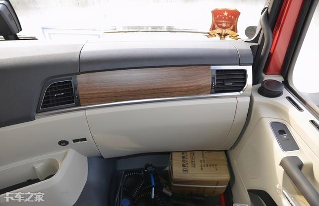 运砂石的货车
