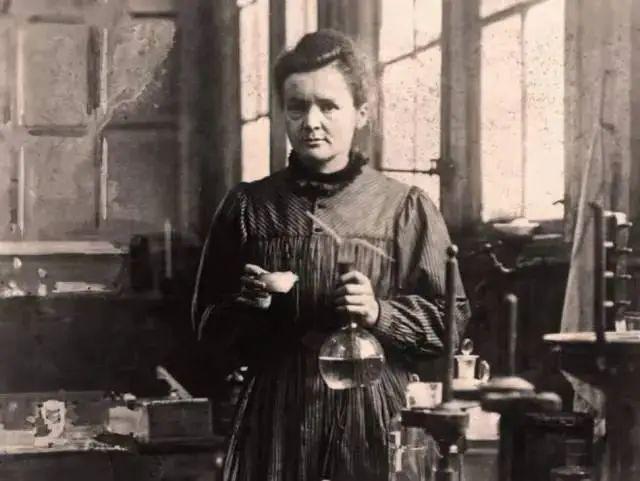 3个月女婴趴睡身亡，母婴圈还有多少智商税产品？