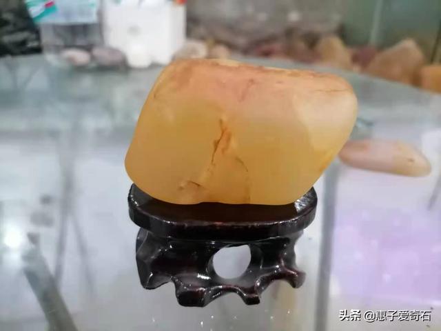 鸡血石原石:天然鸡血石原石特征介绍，鸡血石原石有什么特征？
