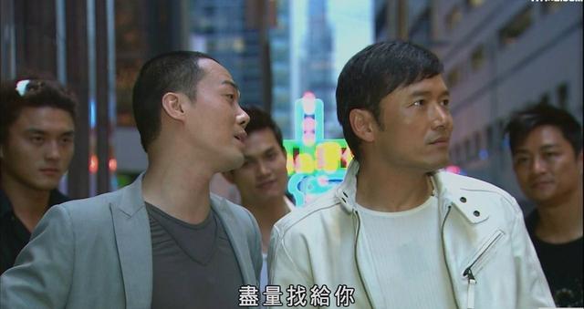 拍戏期间烟不离手！52岁TVB“卧底鼻祖”以黑衣人造型亮相新戏