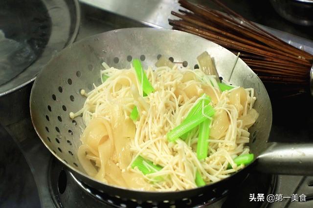 毛肚只能涮著吃？大廚教你做地道過江毛肚，麻辣脆爽，10秒出鍋 健身 第5张