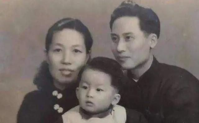 易中天工作室被注销引关注，你可能不知道他的身世如此显赫