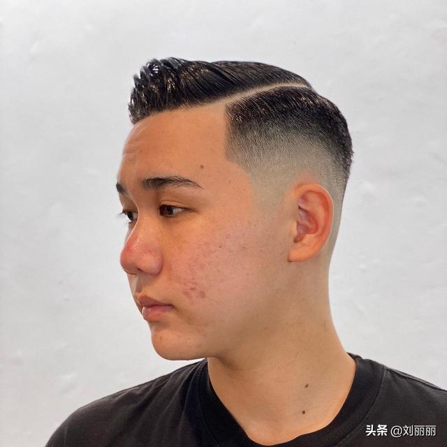 三七分发型男