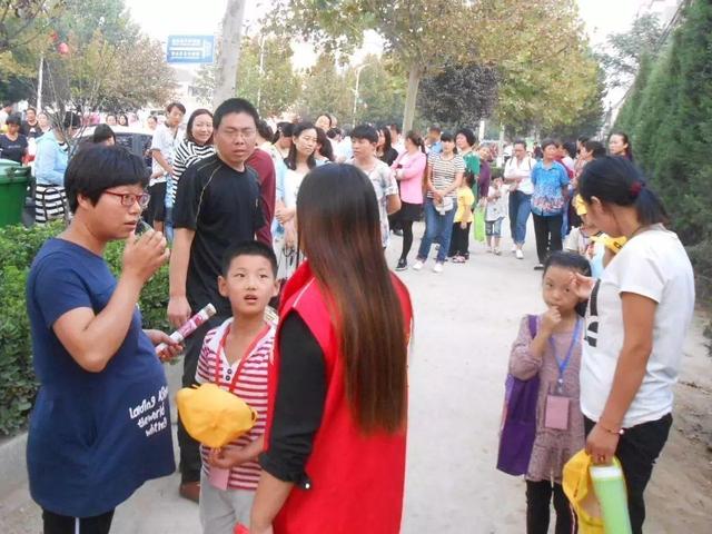 45岁以后再生娃，宝妈过得是什么样的生活？三种完全不同的人生