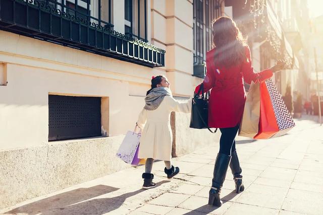 10岁女孩产子，成“最年轻妈妈”！家人：不知道她怀孕了
