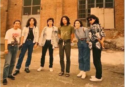 51岁李亚鹏再当爸！王菲“满脸的嫌弃”成全了老李“双重的幸福”