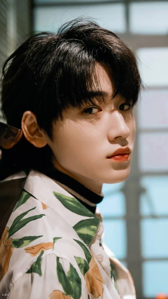 宋亚轩2022最新壁纸（宋亚轩2022的壁纸）