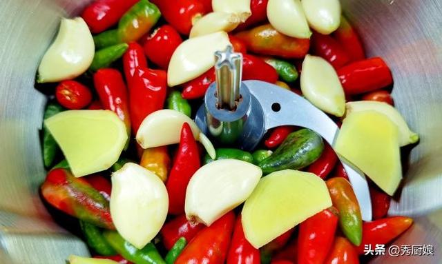 家庭自制辣椒酱的做法（辣椒酱怎么做好吃又香）