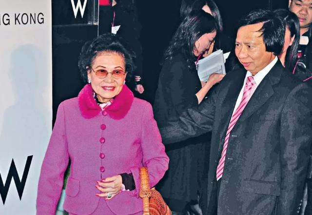 25年前，她用买豪车的钱，买了180个车位，靠租金赚了百亿身家