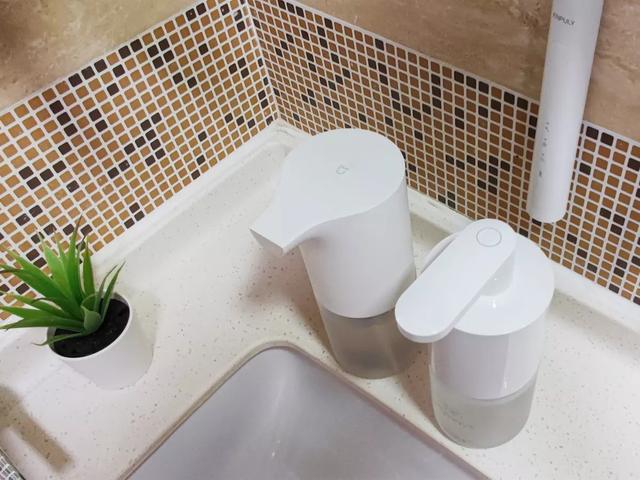 米家自动洗手机pro，伸手自动出泡沫，还新增了科学洗手提醒